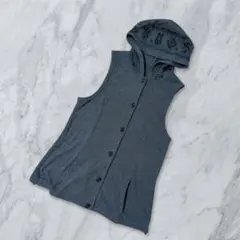 キャラオクロス フード付きベスト グレー 刺繍デザイン