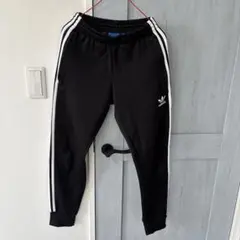 adidas ジャージ　トレーニングパンツ　黒色