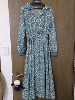 花柄ミディ丈ワンピース