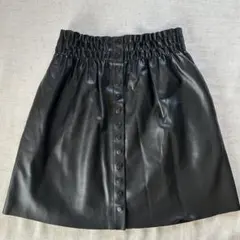 ZARA黒レザーミニスカート ボタン付き
