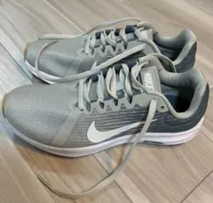 【新品】NIKEナイキ　スニーカー　ランニングシューズ グレー系　23.5cm