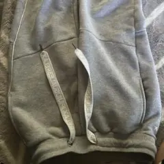 グレー スウェットパンツ 調整可能なドローストリング ウノピュウノ