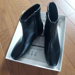 黒 合成皮革 ジッパー付きショートブーツ