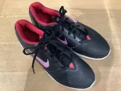 Nike ブラック/ピンク スポーツシューズ