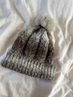グレー系 ケーブル編み ニット帽 ポンポン付き
