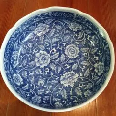 染付 孔雀牡丹文 大皿 直径約46cm 飾り皿 - メルカリ