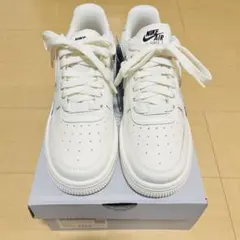 NIKE AIR FORCE 1 エッセンシャル　スニーカー　レディースのサムネイル
