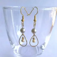 メタルフープとチェコガラスパールのピアス