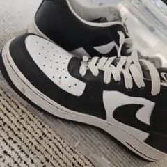 Nike ブラック/ホワイト スニーカー