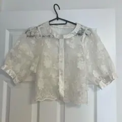 白レースジャケット 薄手のジャケットです。