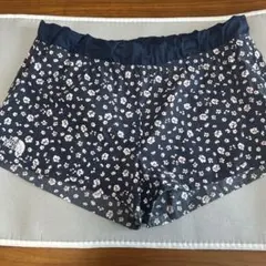 The North Face 花柄ショートパンツ ネイビー