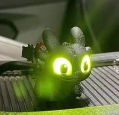 目が光る　ヒックとドラゴン トゥース ナイトフューリー キーホルダー