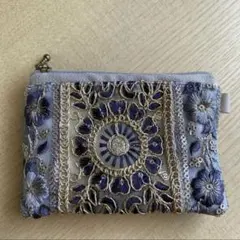 インド刺繍リボンポーチ　ブルー　花柄　フェイクレザー　ファスナーポーチ