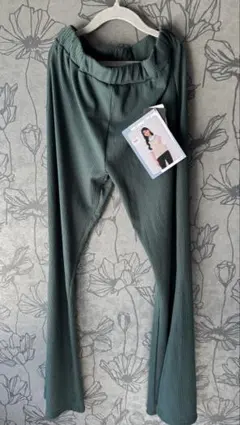 リブデザイン グリーンロングパンツ