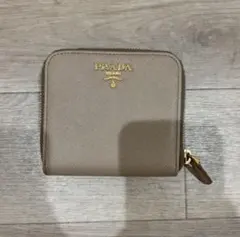 PRADA ベージュ 二つ折り財布