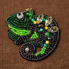 ビーズ刺繍 カメレオン ワッペン｜ブローチ｜ハンドメイド風｜個性派アクセント