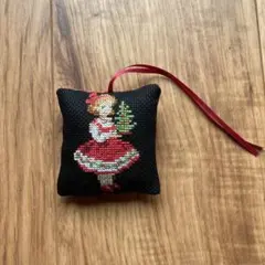 クロスステッチ完成品　クリスマスオーナメント　女の子のサムネイル