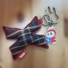 ラブブ　イニシャル　キーホルダー