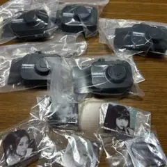 LE SSERAFIM アクリルクリップとカメラネガ風チャーム 全種セット売り