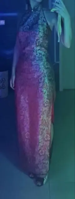 赤とピンクの花柄チャイナドレス