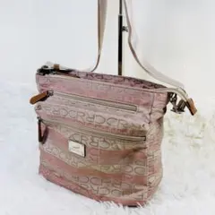 CROCODILE ショルダーバッグ　ピンク　ロゴ　軽い　収納力　ポケット多いのサムネイル