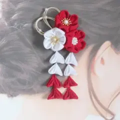 和装やお祭りにも◎下がり付き紅白梅のつまみ細工髪飾り（ヘアクリップ）