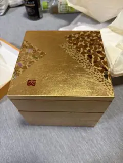 重箱 三段重 金箔調 螺鈿風装飾 秀銘入り 重箱 三段重 金箔調 螺鈿風装飾 秀銘入り - メルカリ