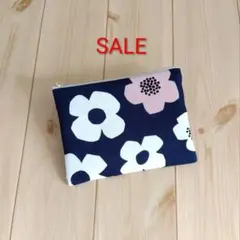 【値下げ】北欧風花柄　14cmフラットポーチ　内ポケット　ミニ　ネイビー　678