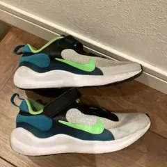 Nike キッズスニーカー グレー/ブラック/グリーン/ブルー