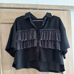 フリル付きのシャツ　 小花柄　ブラウス
