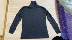 ユニクロ M タートルネック グレー