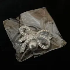 新品　シルバー リボン型 ブローチ グレーパール　オケージョン　卒業式　入学式