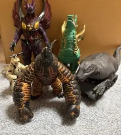 ダークネスファイブ2台BANDAI ソフビ ウルトラマンゼロの新たな敵「ダークネスファイブ」のソフビ人形5体