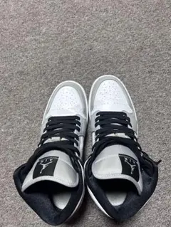 Nike Air Jordan 1 Mid Grey White Blackのサムネイル
