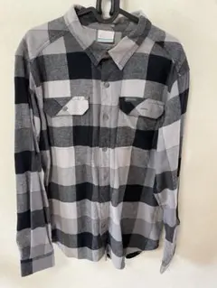 コロンビア グレーと黒のチェック柄ネルシャツ