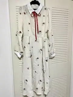 axes femme 苺総刺繍ワンピース 生成り