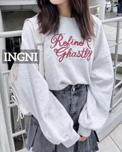 k0218 INGNI ふくれ刺しゅうリボンロゴスウェットトップス オートミールのサムネイル