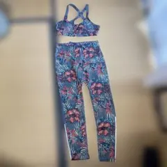リリ。様専用美品ロキシー花柄ブラトップ＆レギンスセット