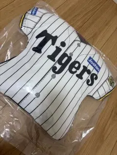 阪神タイガース 90周年記念 ユニフォーム クッション - メルカリ