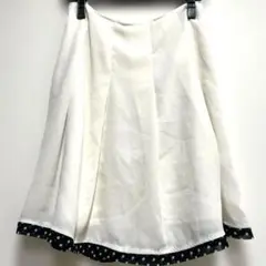 レディース　膝丈フレアホワイトドットスカート　Mサイズ