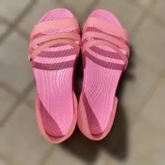 クロックス ピンク サンダル W7