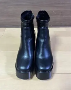 ブラックプラットフォームヒールブーツ