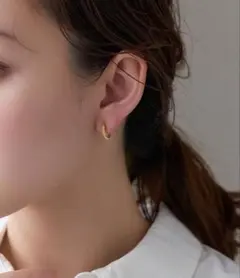 phoebe グリッターメタルライトフィットイヤリング