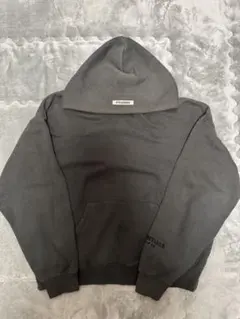 ESSENTIALS ブラック フード付きパーカー