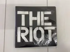 THE RIOT アザージャケットホルダー