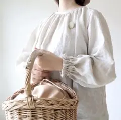 ハンドメイド作家 ellie 後ろボタンのギャザーネックブラウス キナリ