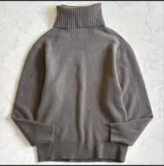 グレー タートルネックニット