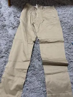 ベージュ チノパン