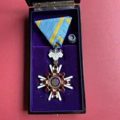 美品 瑞宝双光章 瑞宝雙光章（共箱・略綬あり） 勲章 微章 日本国 Amazon.co.jp: 勲章 瑞宝双光章 瑞賓雙光章 共箱あり 日本 功労