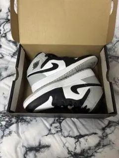 Nike Air Jordan 1 Mid ホワイト/ブラック/グレー